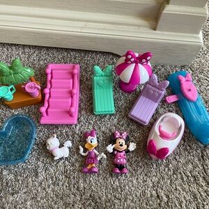 Disney Minnie Mouse and Daisy Duck Playset